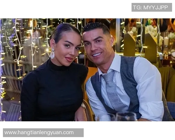 足球巨星C罗享受奢华度假生活与家人共度美好时光